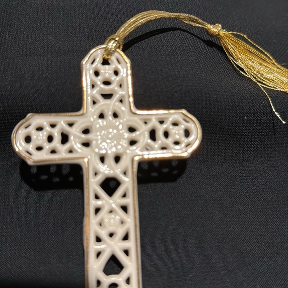 Vintage, Retired, Collectible Lenox China 2001 Pierced Cross Ornament - Picture 3 of 7